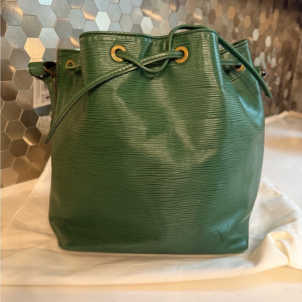 Louis Vuitton Petit Noe Handbag in green Epi Leather